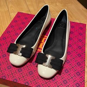 Tory Burch Gemini link bow flat